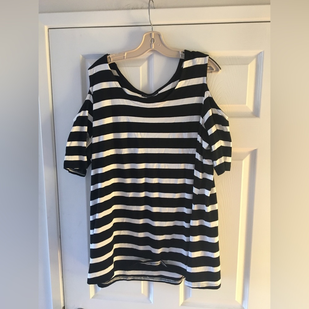 Sz 2X tunic T with cold shoulders